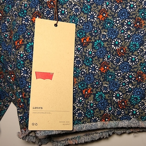 Levis Floral Festival Cutt off Shorts Multi Color - Picture 4 of 7